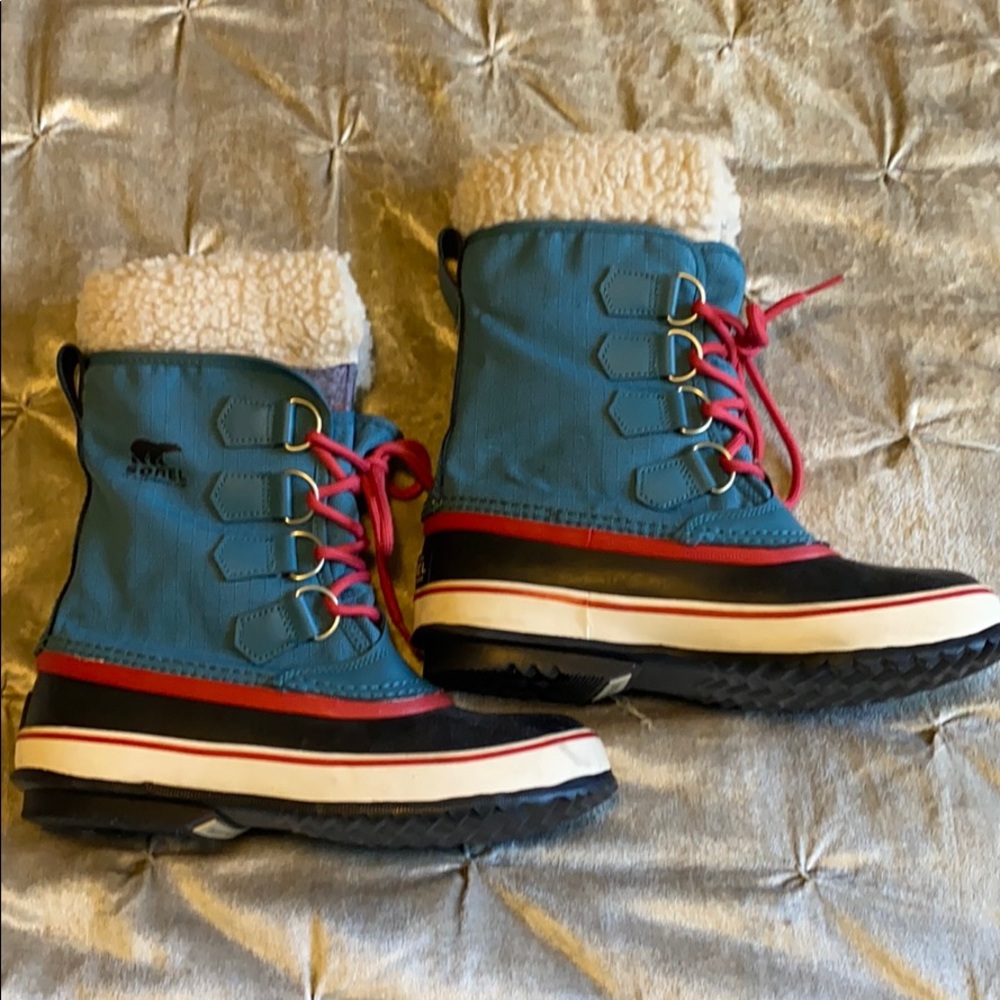 SOREL SNOW BOOTS 6